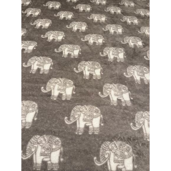 Berkshire Blanket Gray Elephant Plush Oversized Throw 58x84 Embossed New England - Picture 4 of 6